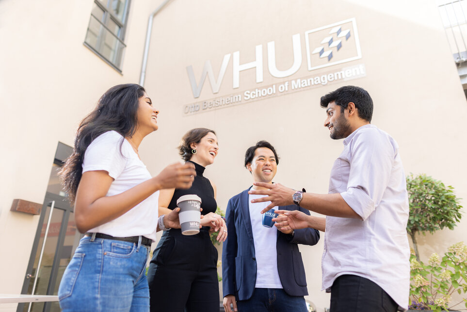 来自不同国家的 WHU MBA 学生在杜塞尔多夫校区交流
